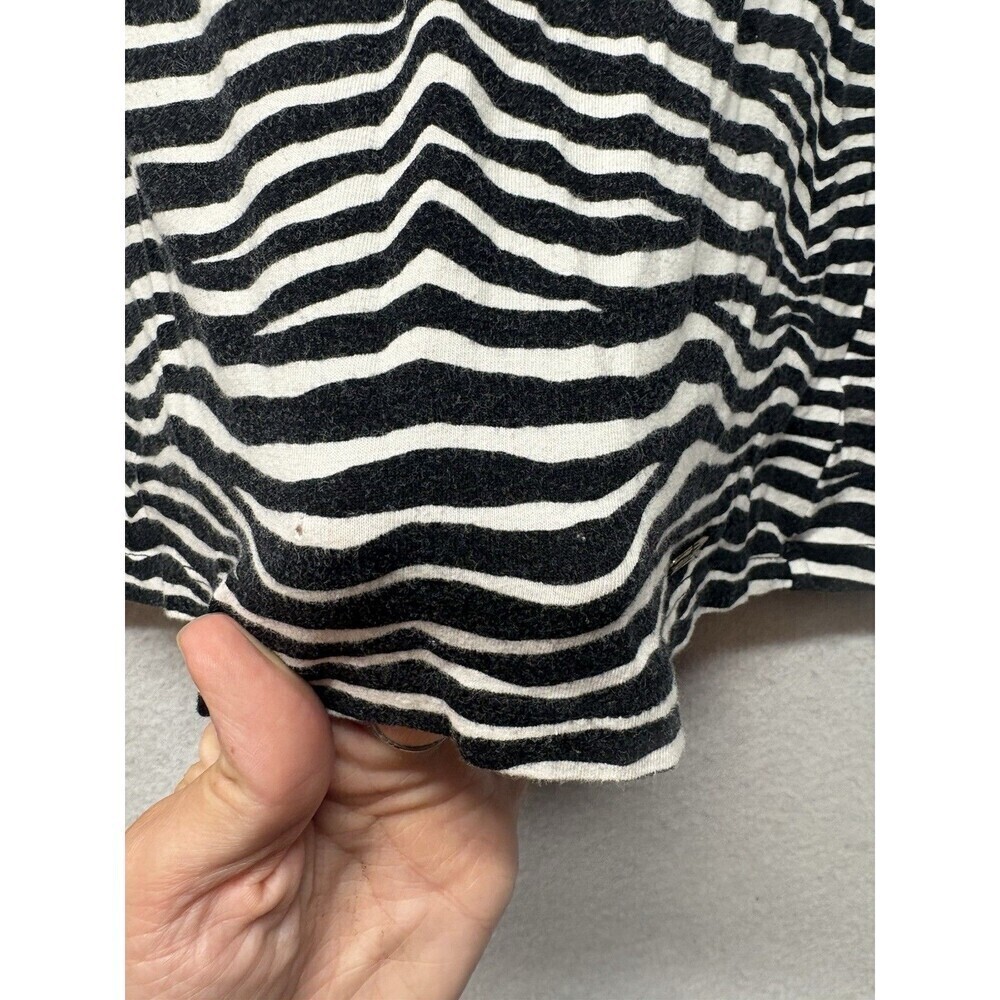 Michael Kors Women’s Medium Signature Zebra Print T Shirt V-neck *flaw* - Picture 3 of 6